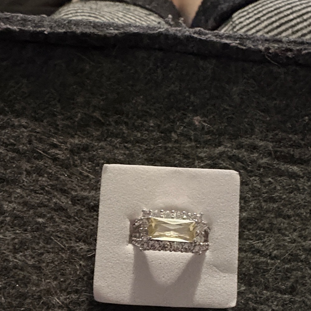 Elegant Silver and Yellow Gemstone Ring